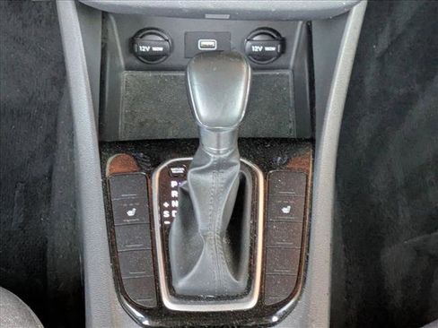 Used 2020 Hyundai Ioniq SE image 12