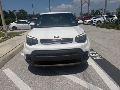 Used 2018 Kia Soul FWD image 8