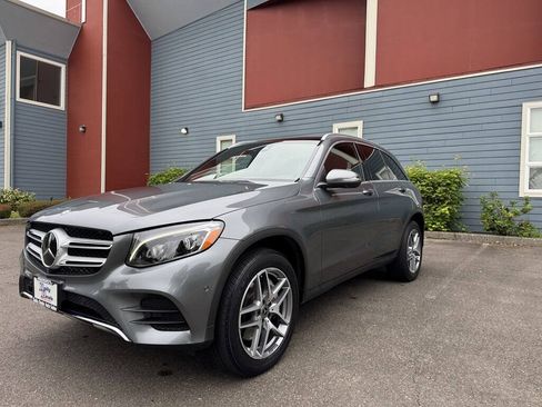 Used 2017 Mercedes-Benz GLC 300 4MATIC image 4