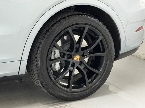 Used 2020 Porsche Cayenne Turbo AWD/4WD image 48