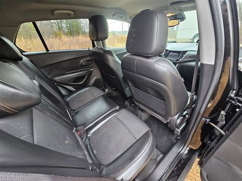 Used 2020 Chevrolet Trax LT w/ LT Convenience Package image 12