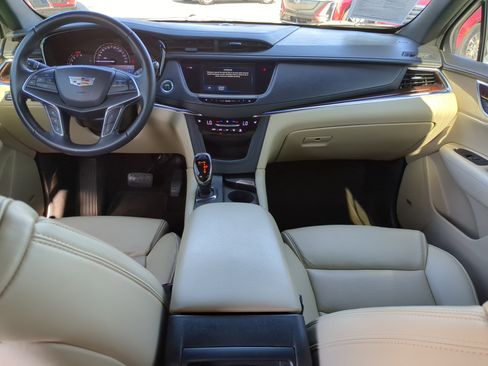 Used 2017 Cadillac XT5 Luxury w/ Driver Awareness Package image 13