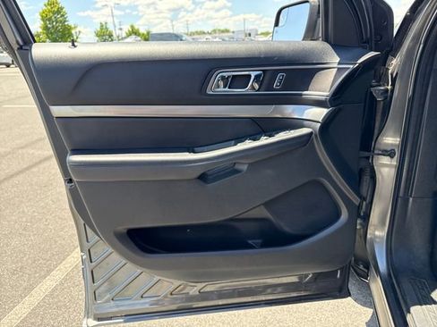 Used 2018 Ford Explorer XLT w/ Equipment Group 201A AWD/4WD image 23