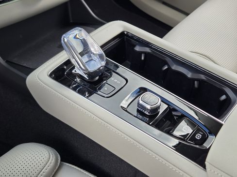 New 2026 Volvo XC90 B6 Ultra image 22