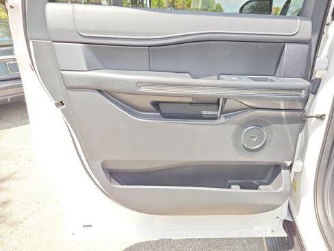 Used 2023 Ford Expedition Max XLT RWD image 9