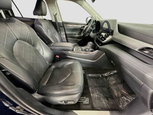 Used 2023 Toyota Highlander Platinum FWD image 29