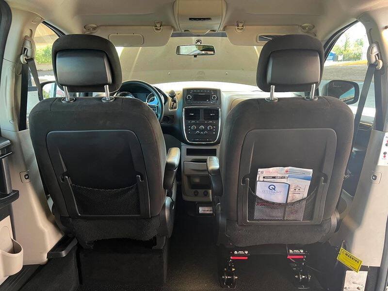 Used 2016 Dodge Grand Caravan SXT FWD image 41