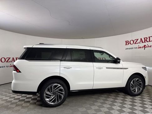 New 2025 Lincoln Navigator Reserve image 8