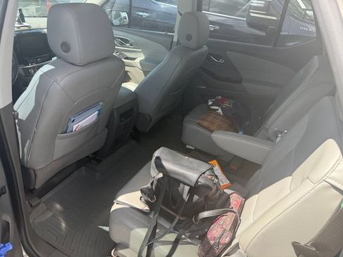 Used 2019 Chevrolet Traverse LT FWD image 9