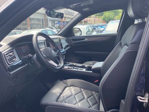 Certified 2024 Volkswagen Atlas Cross Sport SE w/ Panoramic Sunroof Package AWD/4WD image 11