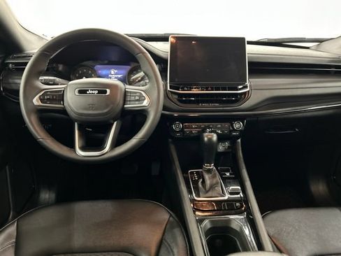 Used 2025 Jeep Compass Latitude w/ Convenience Group AWD/4WD image 20