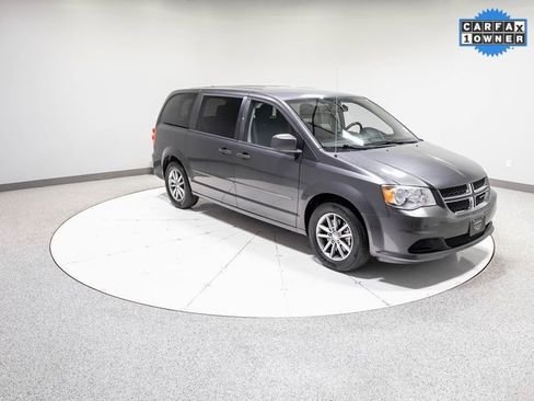 Used 2016 Dodge Grand Caravan SE image 25