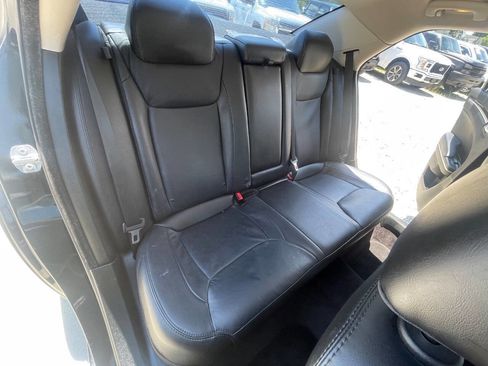 Used 2017 Chrysler 300 Limited RWD image 36