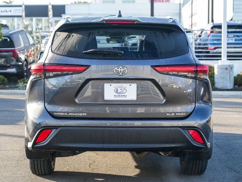 Used 2022 Toyota Highlander XLE image 6
