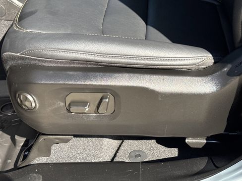 Used 2025 Jeep Gladiator Sport image 17