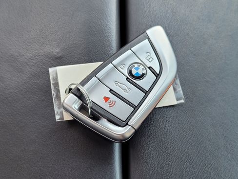 Used 2022 BMW 750i xDrive w/ Executive Package AWD/4WD image 11