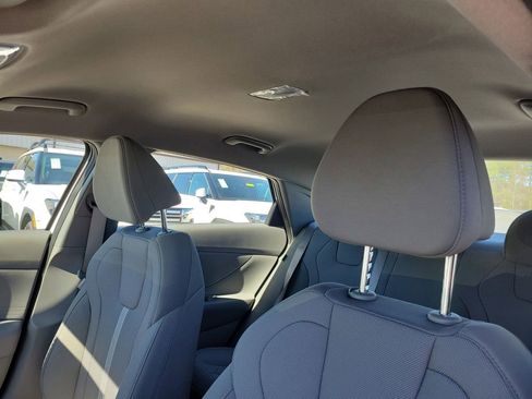 New 2026 Hyundai Elantra SE FWD image 18