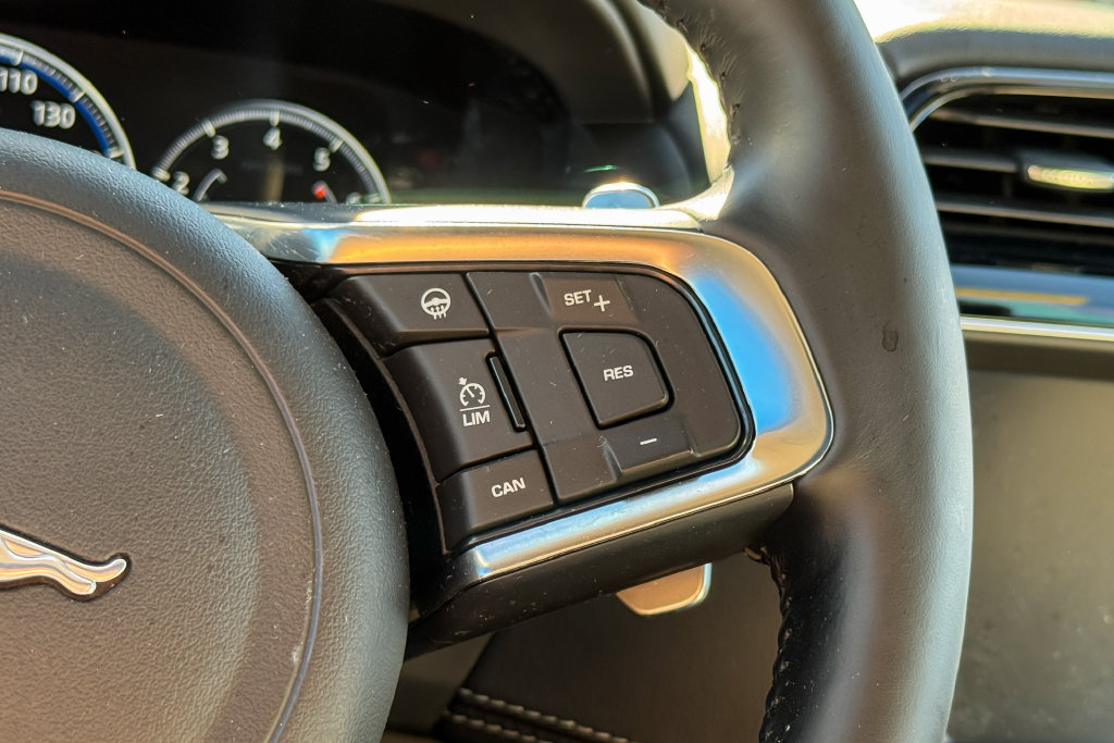 Used 2018 Jaguar F-PACE R-Sport AWD/4WD image 30
