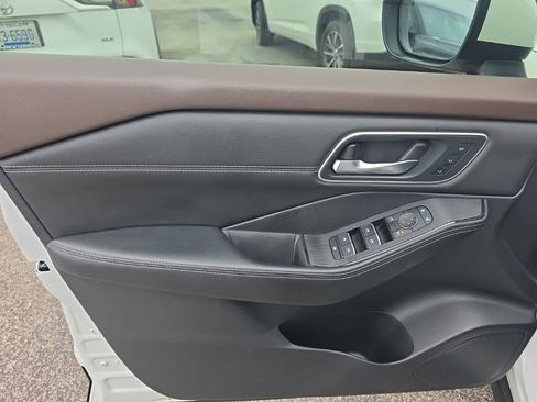 Used 2023 Nissan Rogue Platinum AWD/4WD image 15