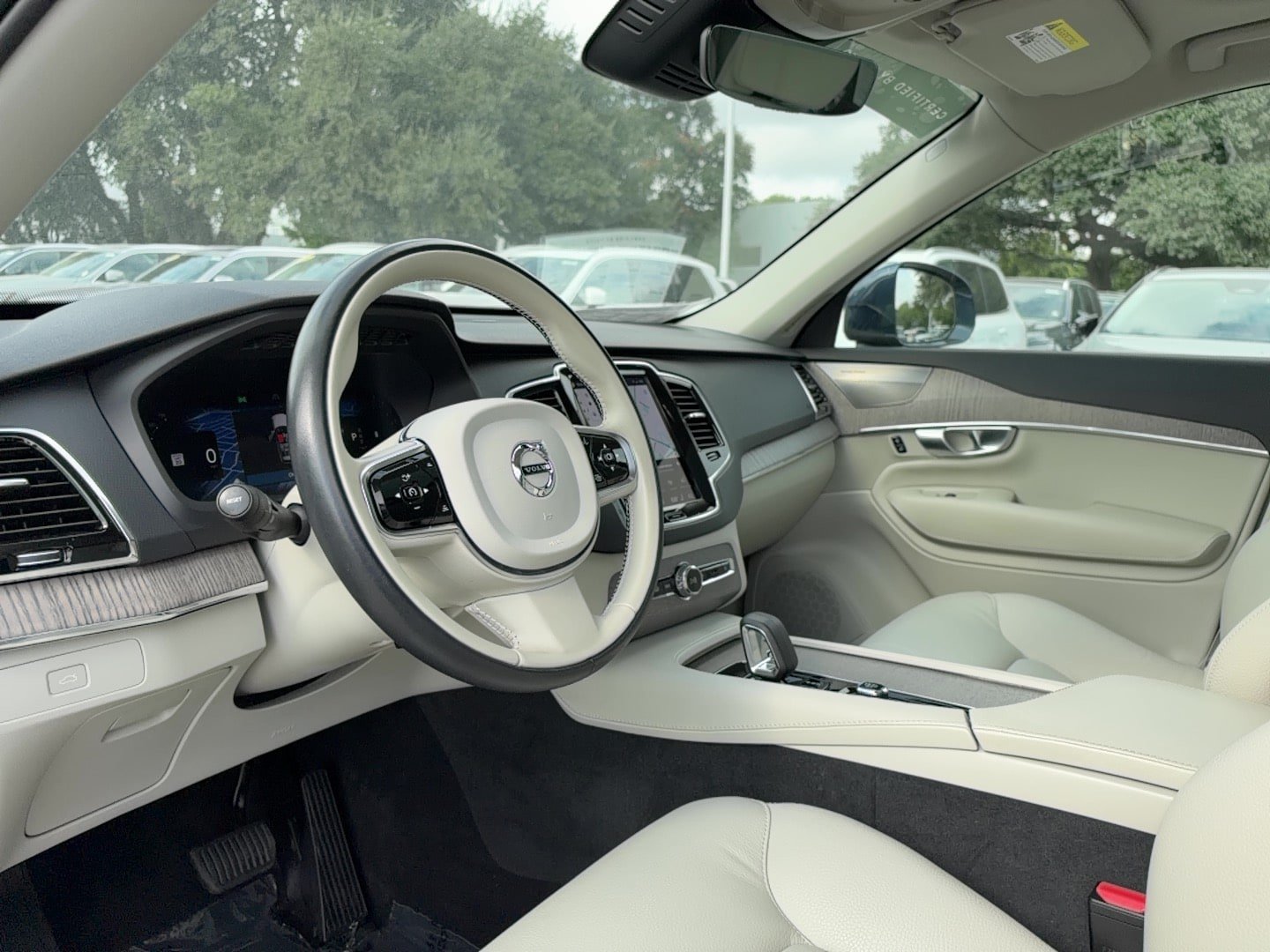 Certified 2024 Volvo XC90 B6 Plus w/ Protection Package Premier AWD/4WD image 12