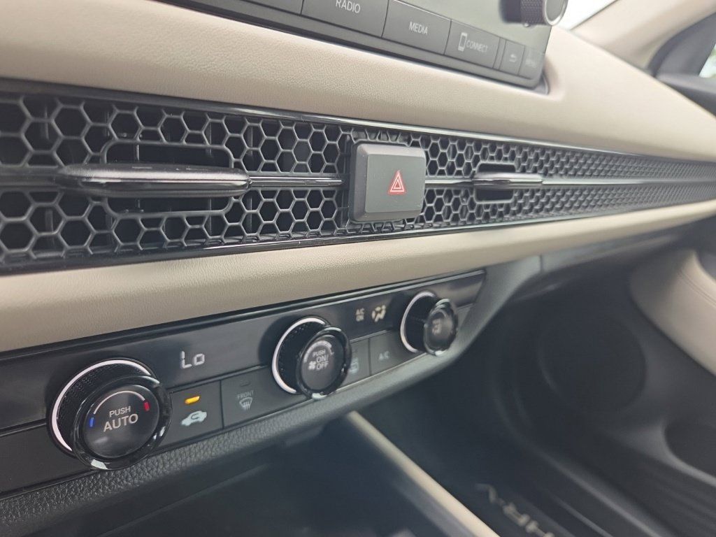 Used 2025 Honda HR-V LX image 34