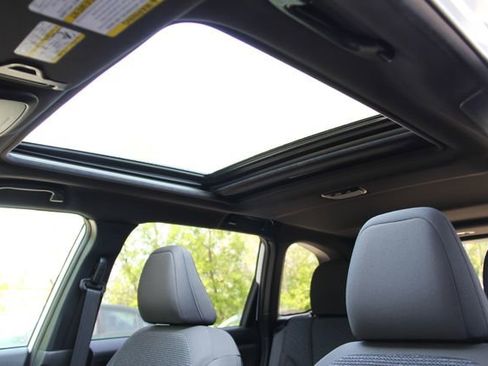 Certified 2025 Subaru Forester Premium AWD/4WD image 17