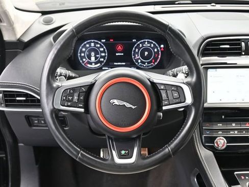 Used 2020 Jaguar F-PACE R-Sport image 27