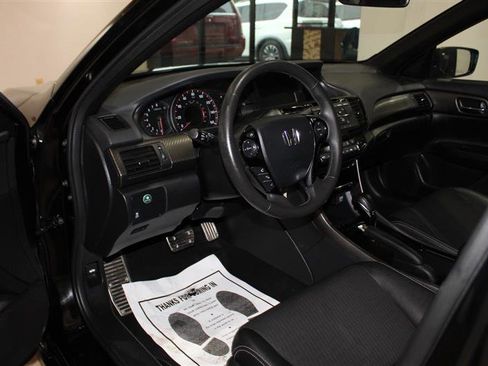 Used 2017 Honda Accord Sport image 11