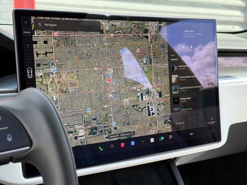 Used 2022 Tesla Model S Plaid image 24