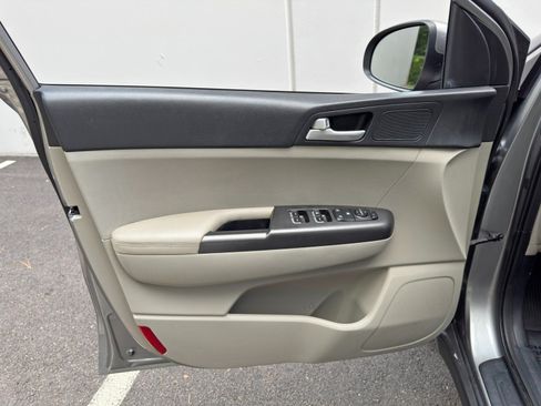 Used 2021 Kia Sportage LX FWD image 32