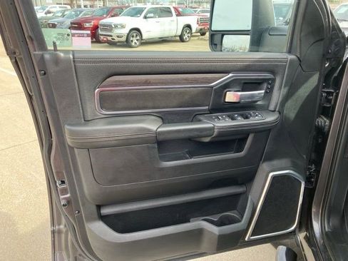 Used 2025 RAM 2500 Laramie AWD/4WD image 10