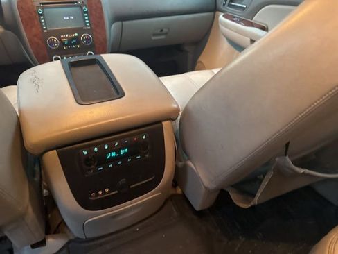 Used 2008 Chevrolet Suburban LT image 19
