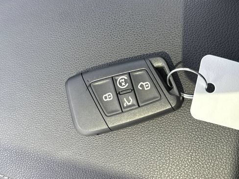 Used 2022 Volkswagen Tiguan SEL R-Line AWD/4WD image 29
