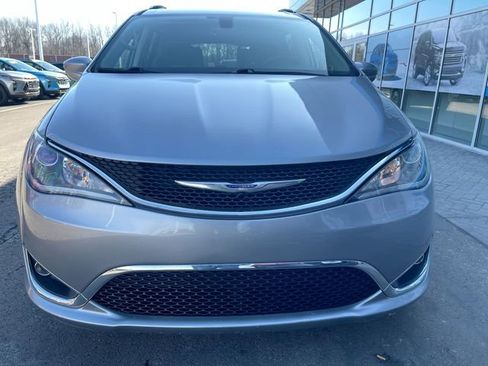 Used 2019 Chrysler Pacifica Touring-L image 28
