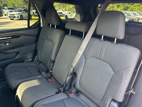 Used 2025 Honda Pilot Sport image 11