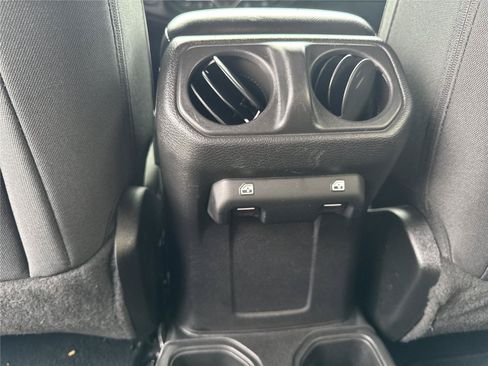 Used 2022 Jeep Wrangler Unlimited Sport AWD/4WD image 33