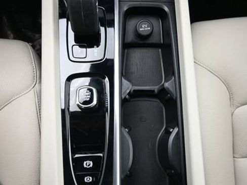 Used 2023 Volvo XC60 B5 Plus w/ Climate Package image 11