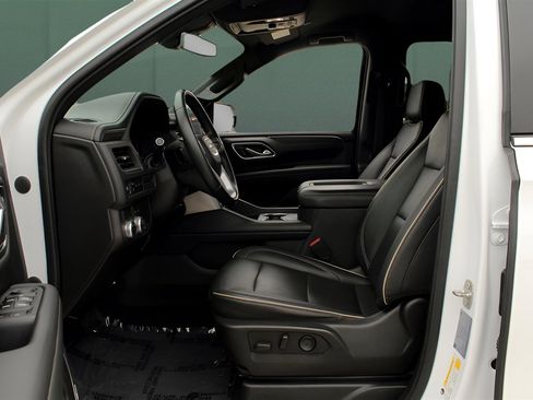 Used 2021 GMC Yukon XL SLT image 13