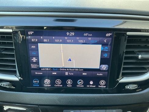 Used 2020 Chrysler Pacifica Touring-L Plus image 13