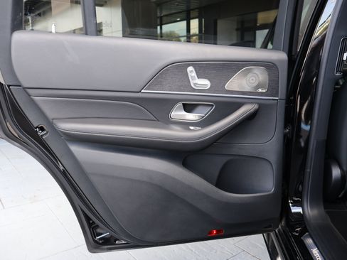 Used 2025 Mercedes-Benz GLS 450 4MATIC w/ AMG Line Exterior image 16