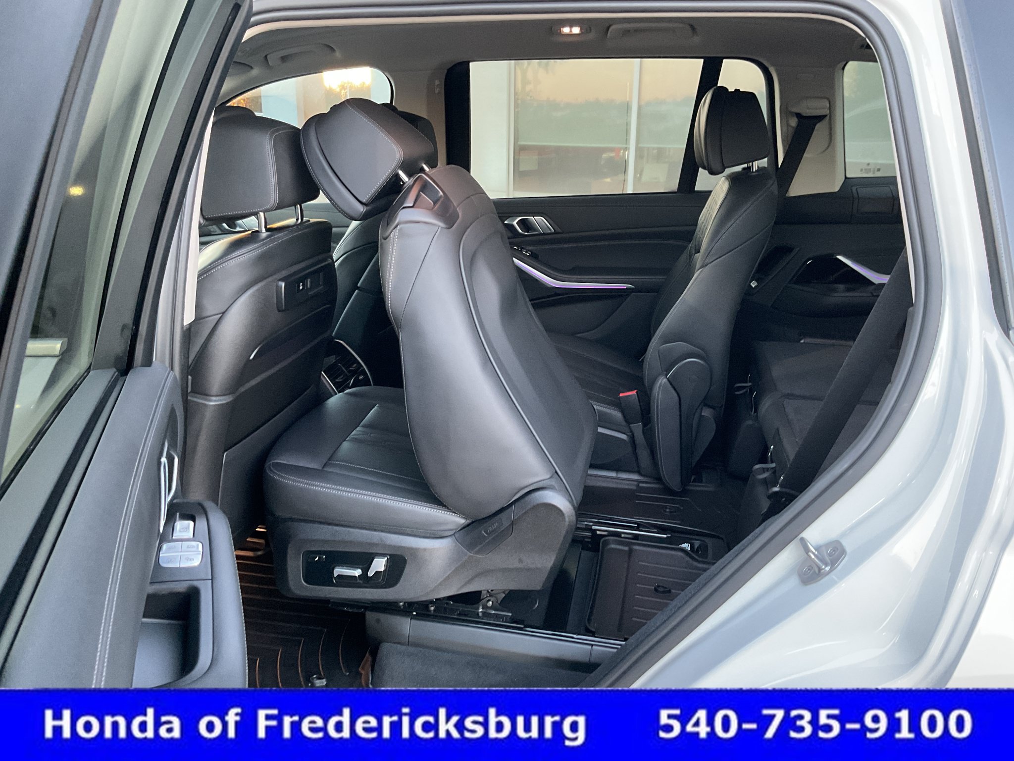 Used 2022 BMW X7 xDrive40i w/ Executive Package AWD/4WD image 34