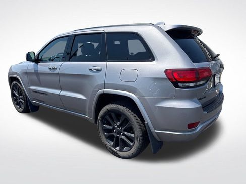 Used 2019 Jeep Grand Cherokee Altitude AWD/4WD image 3