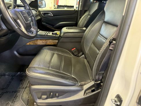 Used 2017 GMC Yukon Denali w/ Open Road Package image 12
