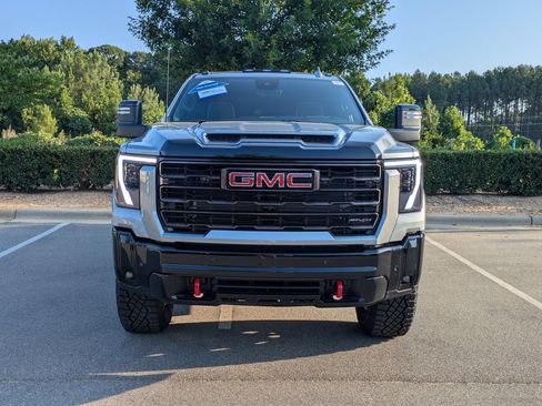 Used 2026 GMC Sierra 2500 AT4X AWD/4WD image 9