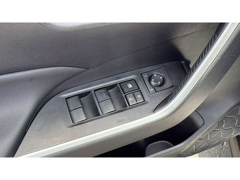 Used 2025 Toyota RAV4 LE AWD/4WD image 15