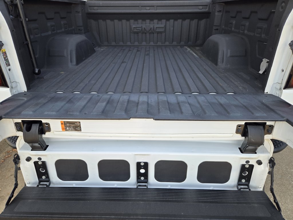 Used 2023 GMC Sierra 1500 SLT w/ SLT Premium Package AWD/4WD image 30