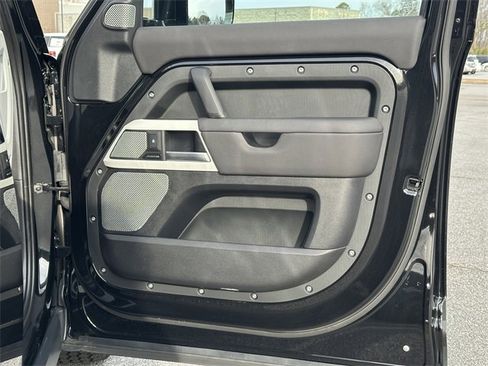 Used 2024 Land Rover Defender 130 S image 15