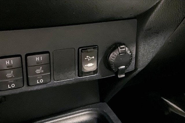 Used 2018 Toyota RAV4 Limited AWD/4WD image 33