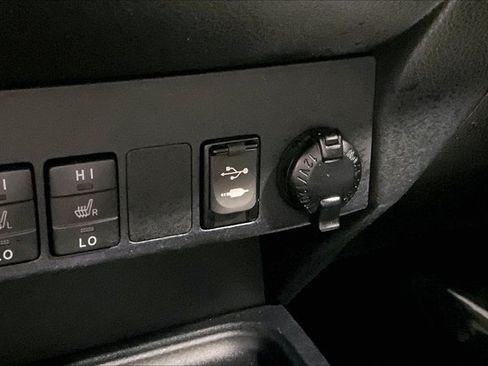 Used 2018 Toyota RAV4 Limited AWD/4WD image 33