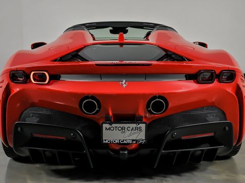Used 2022 Ferrari SF90 Spider image 11
